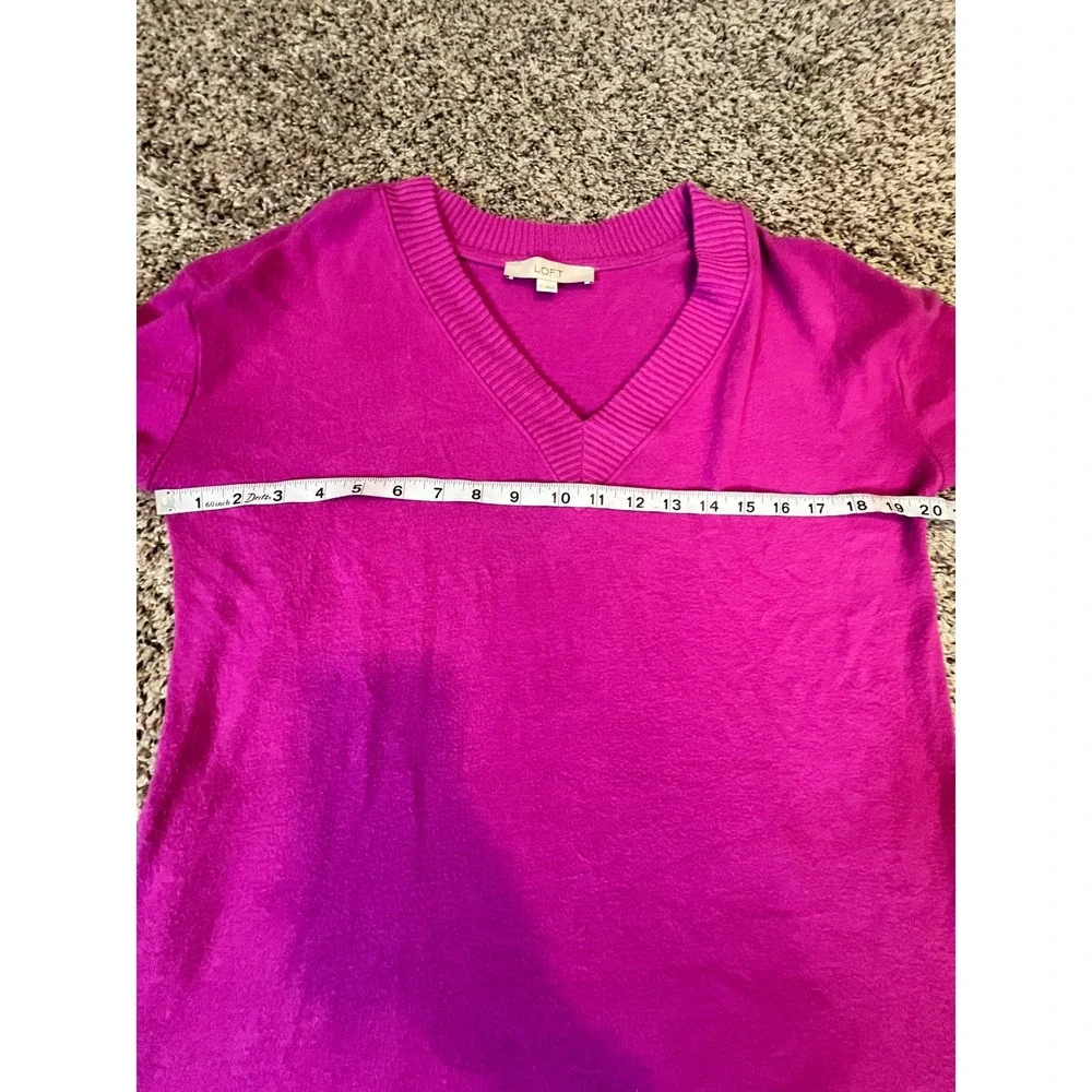 LOFT Magenta Pink V Neck Long Sleeve Sweater Top Women's Size Small‎